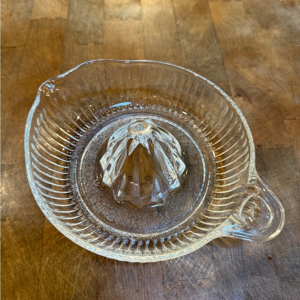 Vintage Clear Glass Lemon Citrus Juicer Classic Home Dining Reamer - Picture 11 of 13
